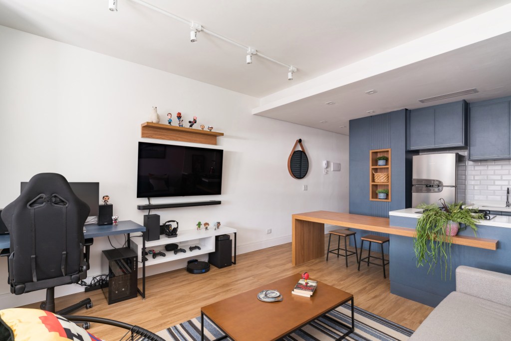 Apê de 40 m² se torna totalmente integrado com estilo&nbsp;contemporâneo